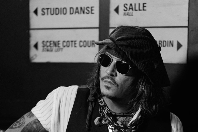 Johnny Depp fue hallado inconsciente en una habitación de hotel.