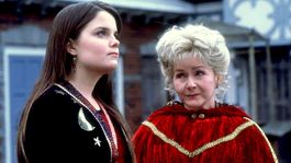 La saga de Halloweentown está disponible en Disney Plus.