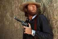 Peter Fonda es el director y protagonista de este western muy adelantado para su época.
