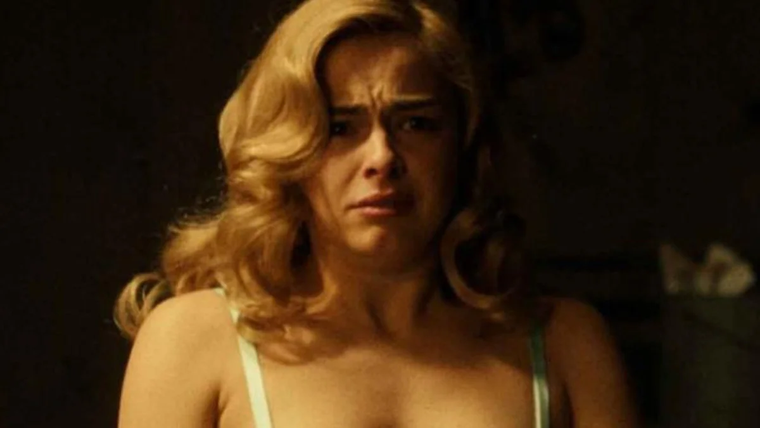  Addison Rae interpreta a Evelyn Hartley en la ficción. Addison Rae interpreta a Evelyn Hartley en la ficción. 