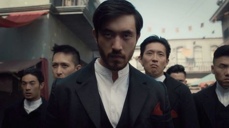 La serie ideal para los amantes de las artes marciales y Peaky Blinders