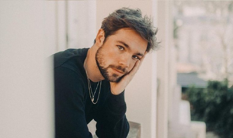 Carlos Cuevas nació el 27 de diciembre de 1995 en Moncada y Reixach, España.