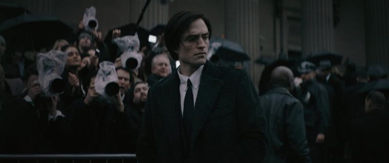 Robert Pattinson como Bruce Wayne