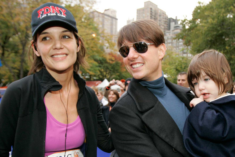 Aparecieron imágenes de la hija adolescente de Tom Cruise y Katie Holmes maquillada.