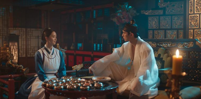 Im Yoon-ah y Lee Chae-Min protagonizan Bon appétit, majestad. Im Yoon-ah y Lee Chae-Min protagonizan Bon appétit, majestad.