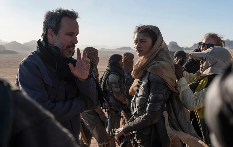 Denis Villeneuve junto a Zendaya durante el rodaje de Dune