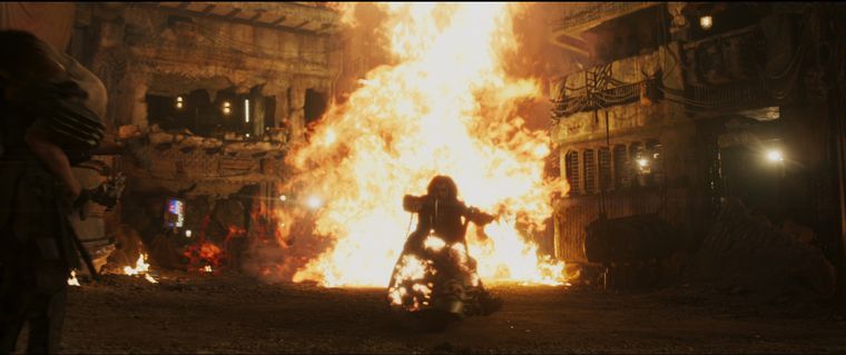 supergirl-2026-jason-momoa-lobo-bike