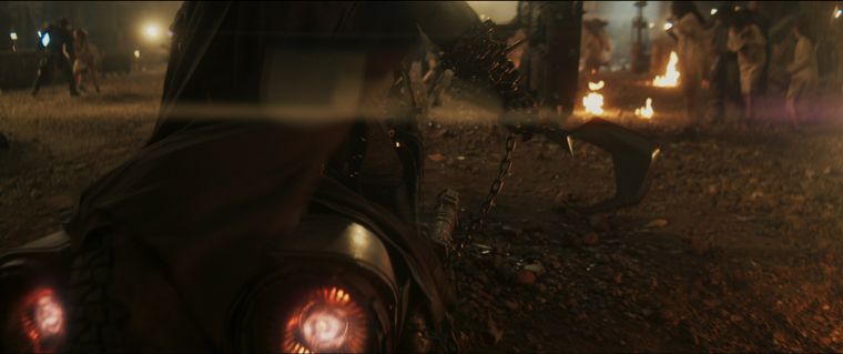 Lobo no está solo, tiene su poderosa moto y su infaltable arsenal de armas y cigarros. Lobo no está solo, tiene su poderosa moto y su infaltable arsenal de armas y cigarros.