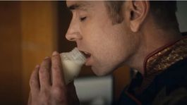 the boys: ¿por que homelander esta obsesionado con la leche materna?