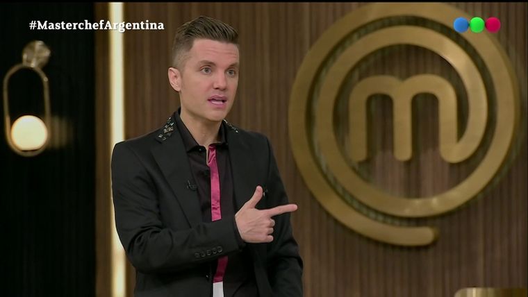 Al conductor no le gustó la actitud de una participante.