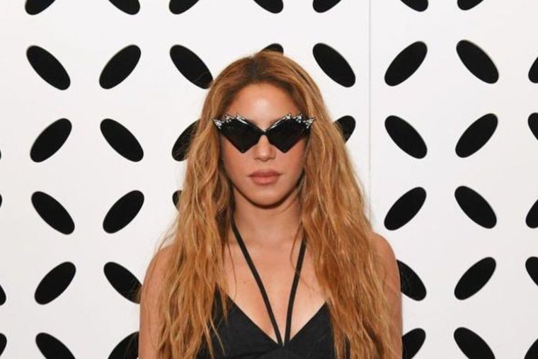 Shakira viajó de urgencia a Colombia.