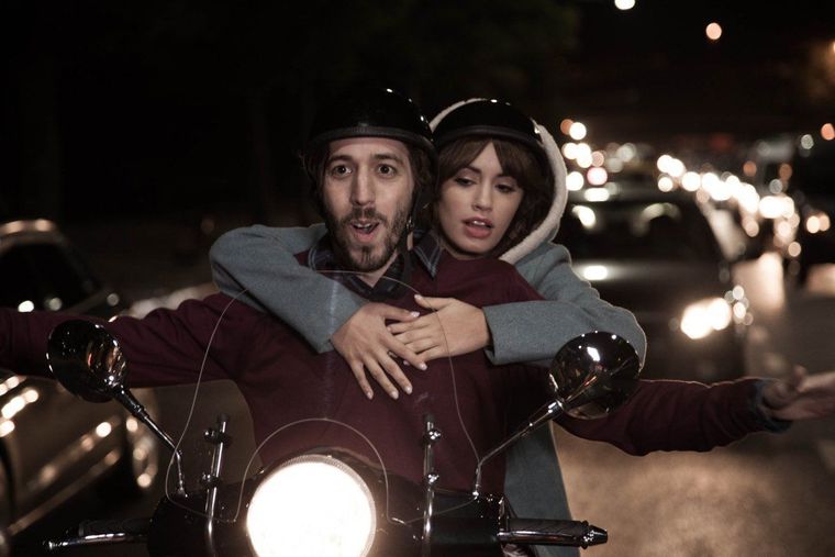 Junto a la Lali, la película está protagonizada por Martín Piroyansky. Junto a la Lali, la película está protagonizada por Martín Piroyansky.