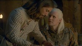Una escena eliminada confirma la bisexualidad de Daemon.