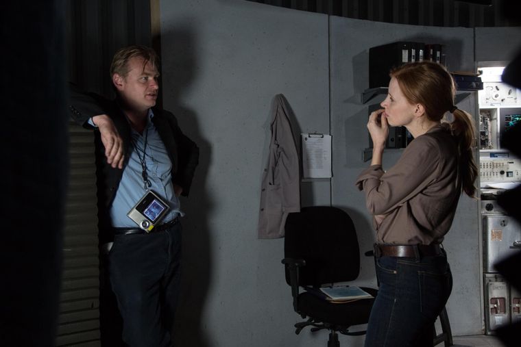 Christopher Nolan y Jessica Chastain en Interestelar. Christopher Nolan y Jessica Chastain en Interestelar.