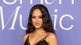 La cantante mostró su melena al natural.