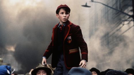 Christian Bale protagoniza El imperio del sol, un elogiado film sobre la Segunda Guerra Mundial.