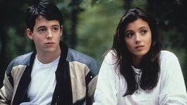 Mia Sara en Un experto en diversión