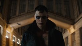 A días del estreno, Bill Skarsgård manifestó su enojo con el final del reboot de El Cuervo