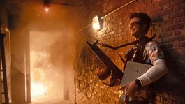 comedia y accion en la pelicula que se convierte en uno de los titulos mas vistos de amazon prime video