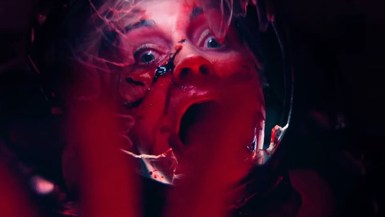 La película fue muy elogiada por su aspecto visual y sus actuaciones La película fue muy elogiada por su aspecto visual y sus actuaciones