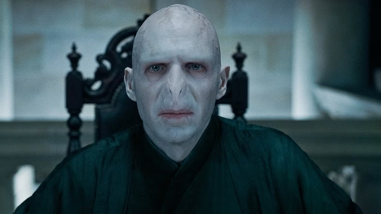 Ralph Fiennes interpretó a Voldemort en las películas de Harry Potter.&nbsp;