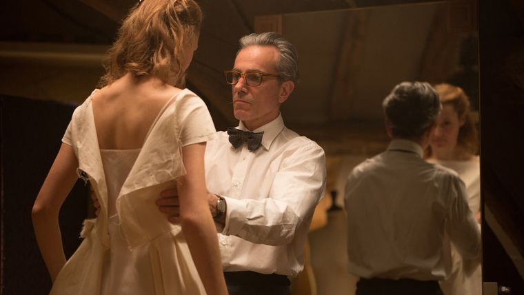 Phantom Thread de Paul Thomas Anderson es considerada diez mejores películas del año 2017. Phantom Thread de Paul Thomas Anderson es considerada diez mejores películas del año 2017.