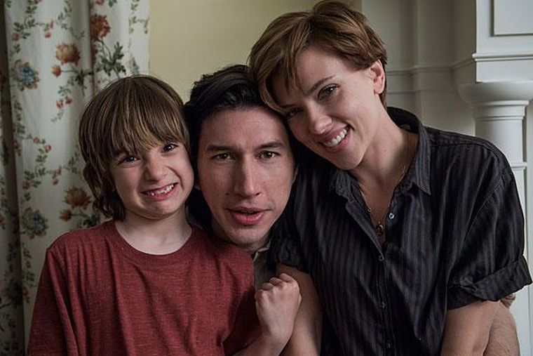 Basada en el divorcio real del director Noah Baumbach y la actriz Jennifer Jason Leigh. Basada en el divorcio real del director Noah Baumbach y la actriz Jennifer Jason Leigh.