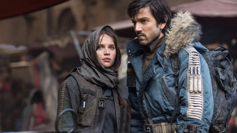 Diego Luna tomó el rol de Cassian Andor por primera vez en 2016 y en 2022 estrenó la serie enfocada en él. Diego Luna tomó el rol de Cassian Andor por primera vez en 2016 y en 2022 estrenó la serie enfocada en él.
