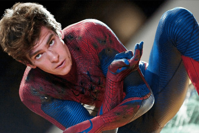 Garfield se puso el traje de Spider-Man por primera vez en 2012. Garfield se puso el traje de Spider-Man por primera vez en 2012.