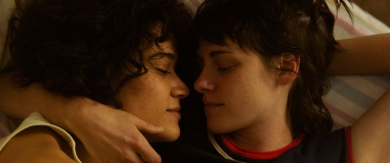 Presentada en el Festival de Sundance, Amor, mentiras y sangre narra una historia de amor marcada por la pasión y la violencia